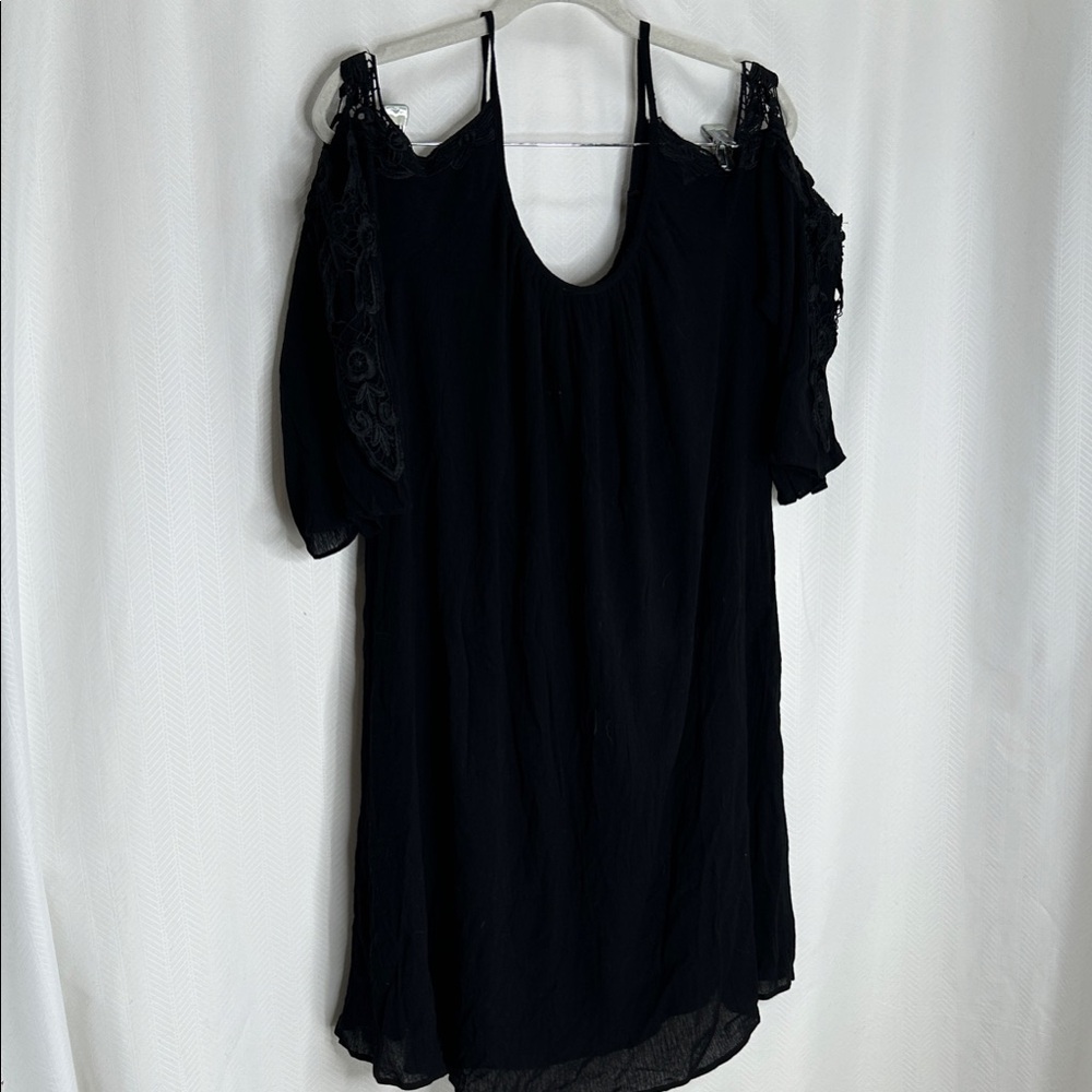 Avenue Black Lace Cold Shoulder Blouse